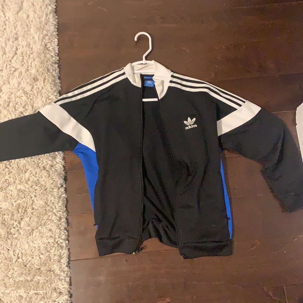 This is nice athletic jacket for boys